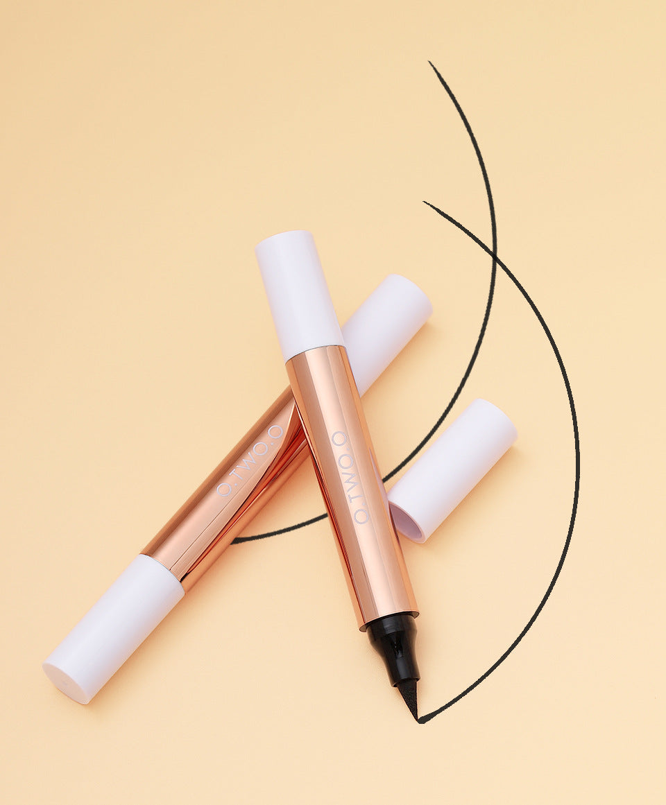 Wischfester Eyeliner – Bild 7 | LuxeStyle