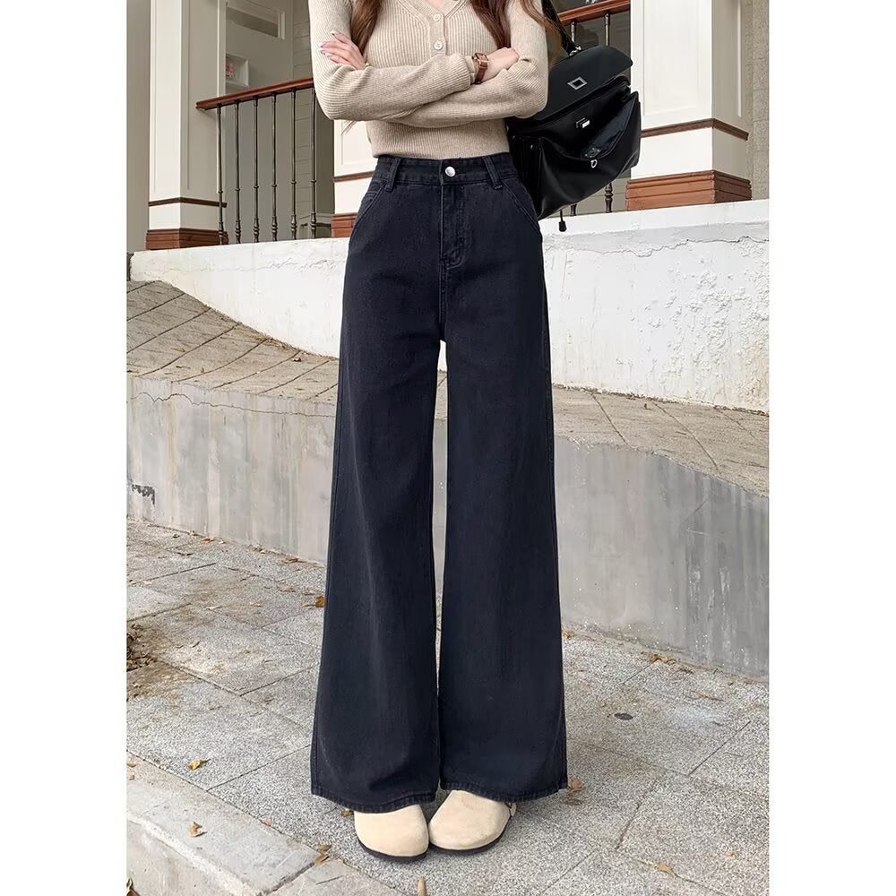 Hohe schwarze Jeans
