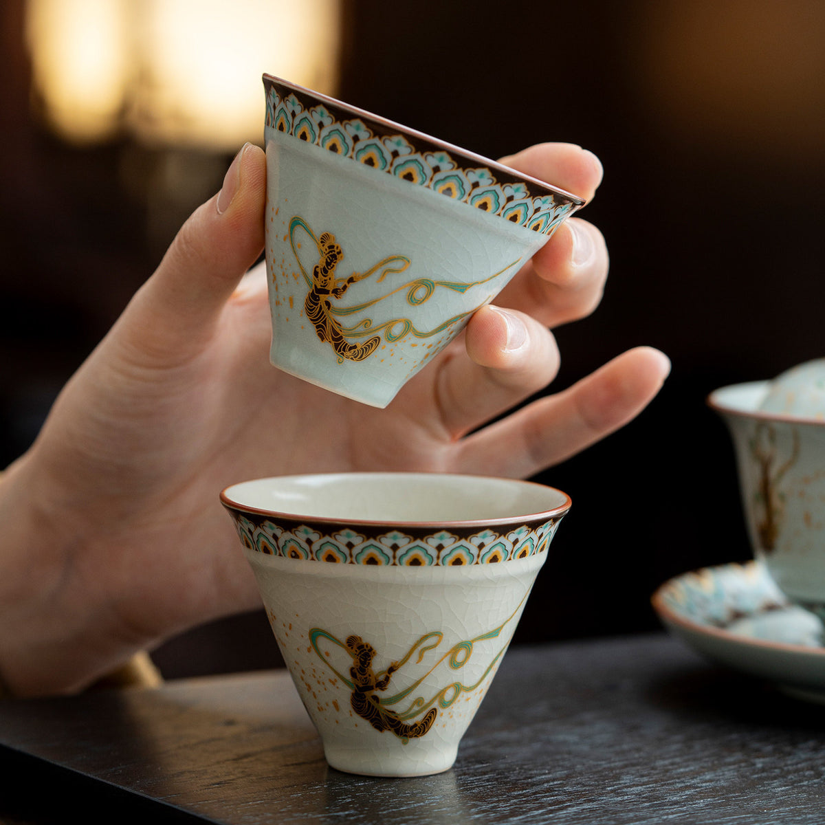Keramiktasse mit Ru-Kiln-Muster und Tragetasche – Bild 5 | LuxeStyle