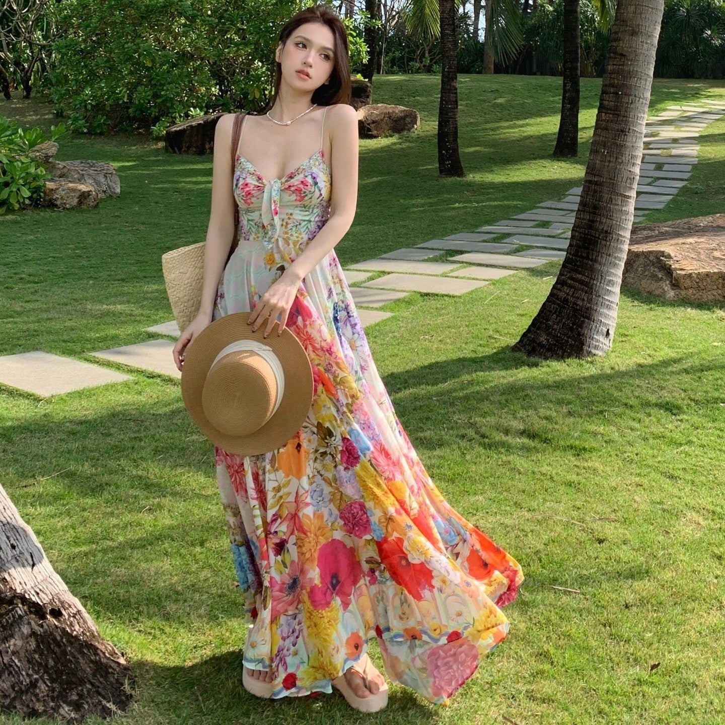 Florales Trägerkleid mit langem Rock