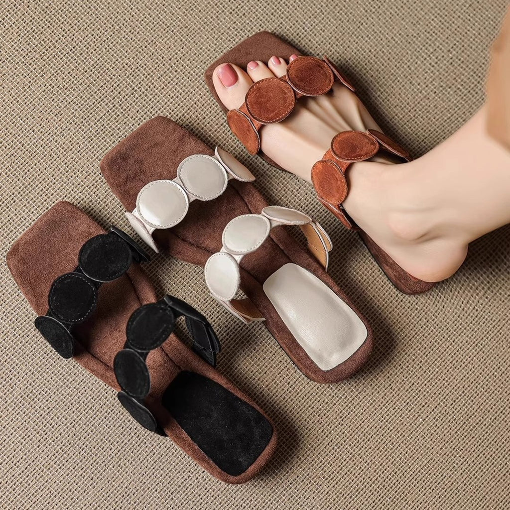 Flache Zehensteg-Sandalen aus Schafsleder