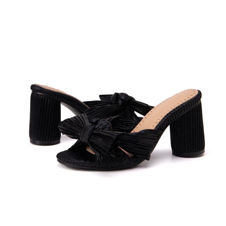 Satin-Sandalen mit Laternenfalten