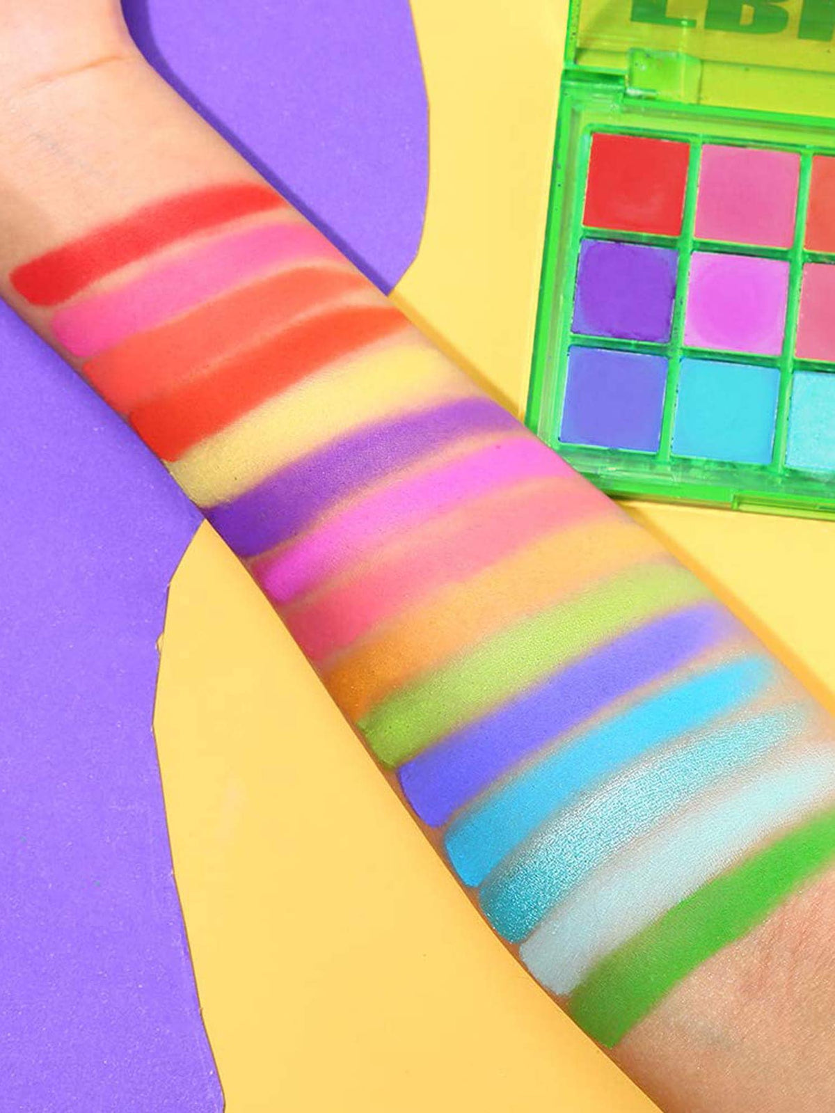 Lidschatten-Palette 8 Farben, 10,8 g – Bild 3 | LuxeStyle