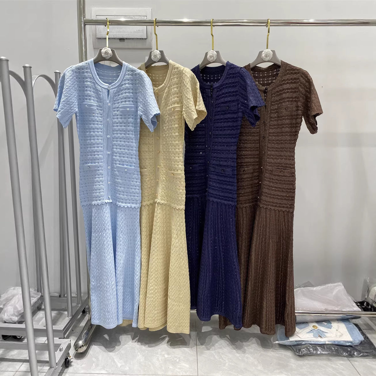 Elegantes Strickkleid – knielang – Bild 5 | LuxeStyle