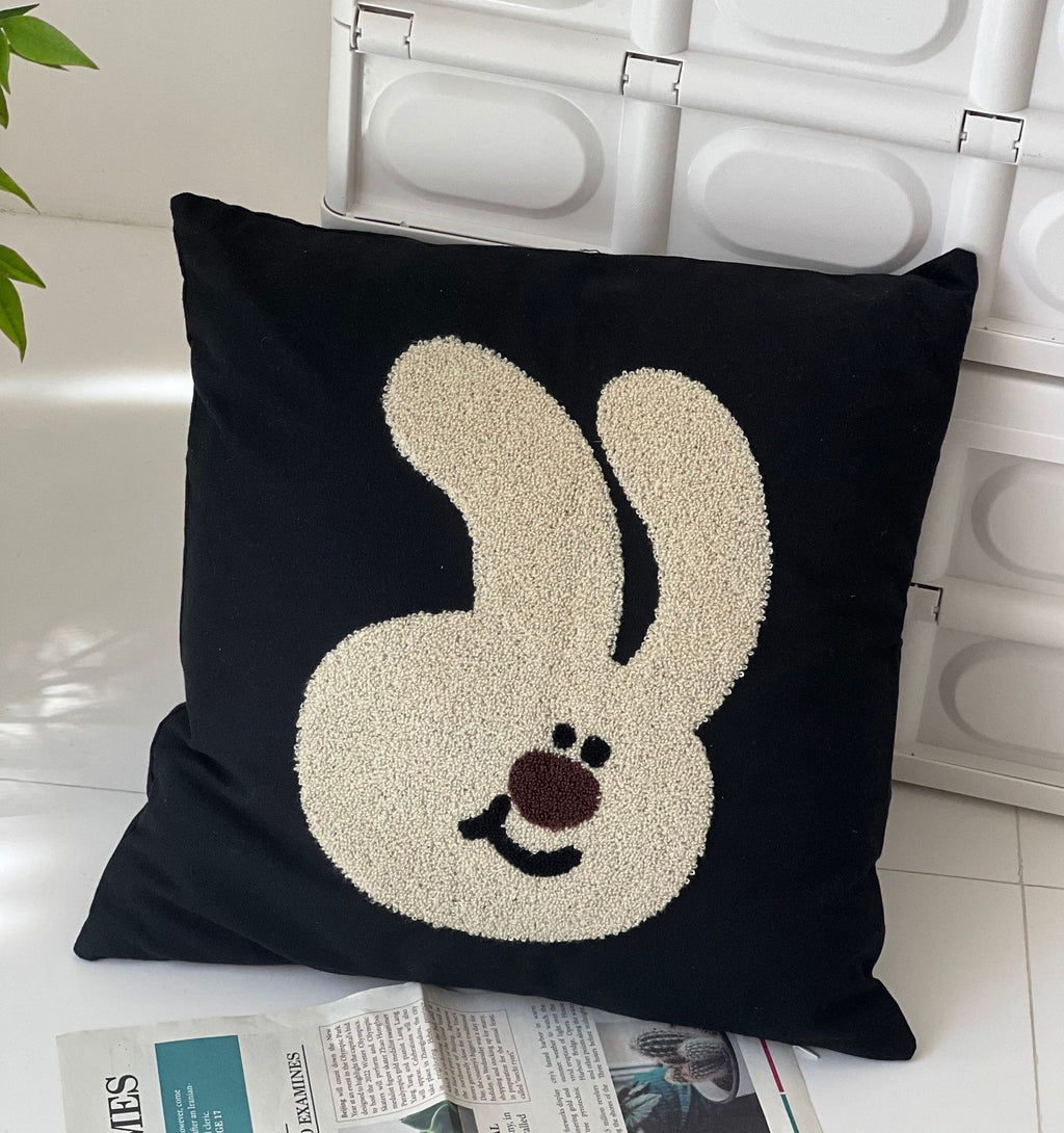 Tierisches Stickkissen aus Baumwoll-Canvas
