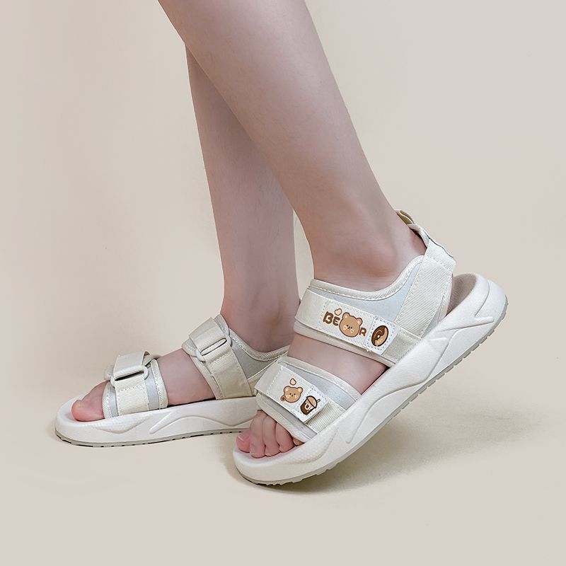 Kleine Sport-Sandalen – Bild 5 | LuxeStyle