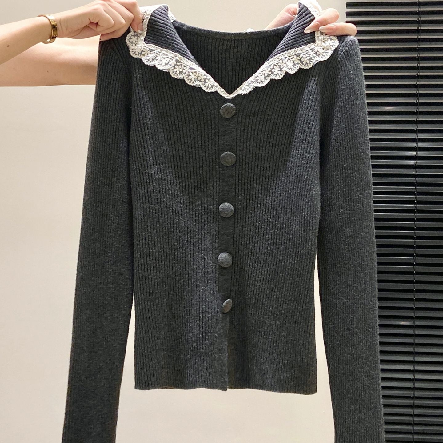 Spitzenkragen Strickpullover