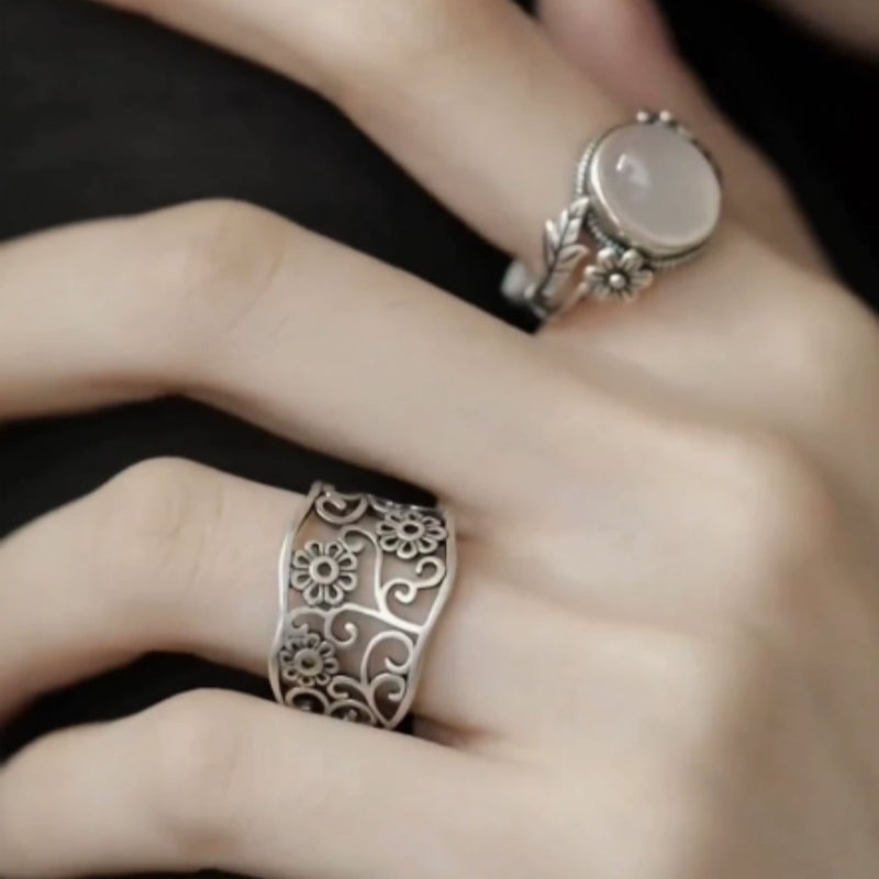 Mondstein-Blütenring «Fleur» – zarter Statement-Ring