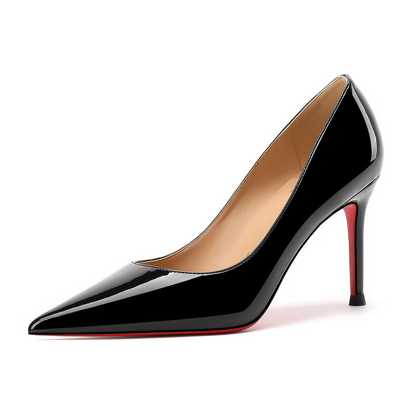 Stiletto-Pumps mit spitzen Zehen – hochhackig
