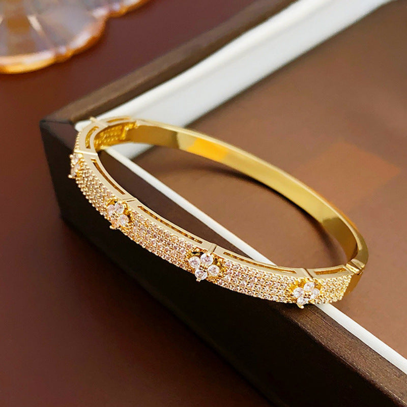 Blumen Armband mit Zirkonia – Bild 6 | LuxeStyle