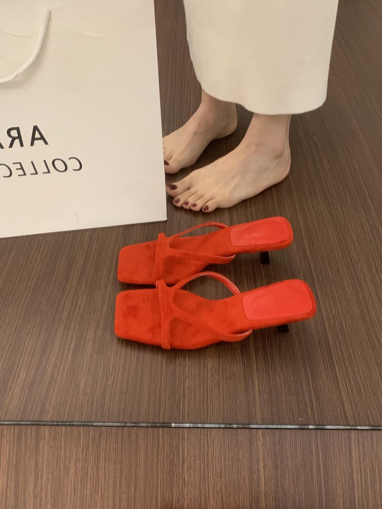Französische Sandalen mit Kitten-Heel