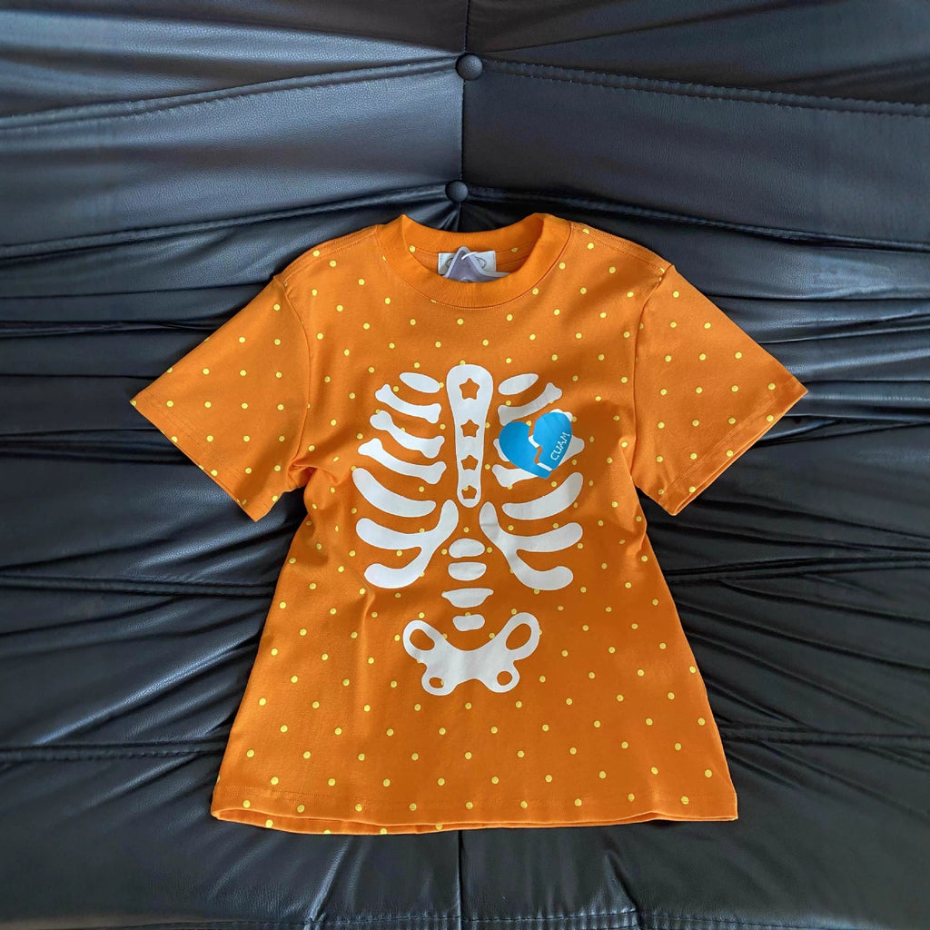Kurzarm-Shirt mit Totenkopf-Print und Tupfen