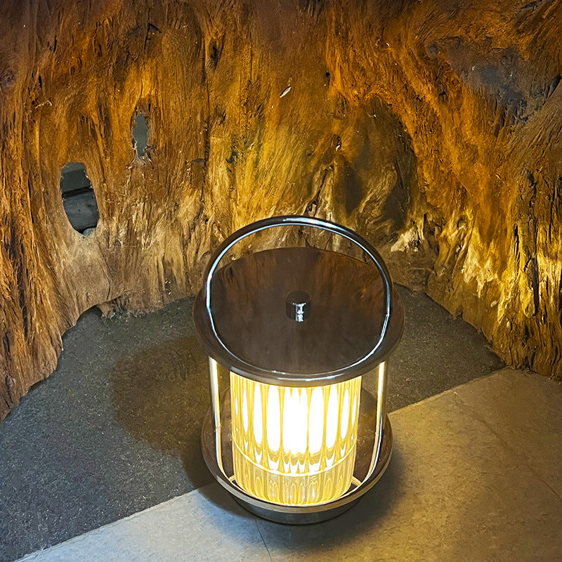 Silberne Aufladbare Schreibtischlampe, Warm Light – Bild 5 | LuxeStyle