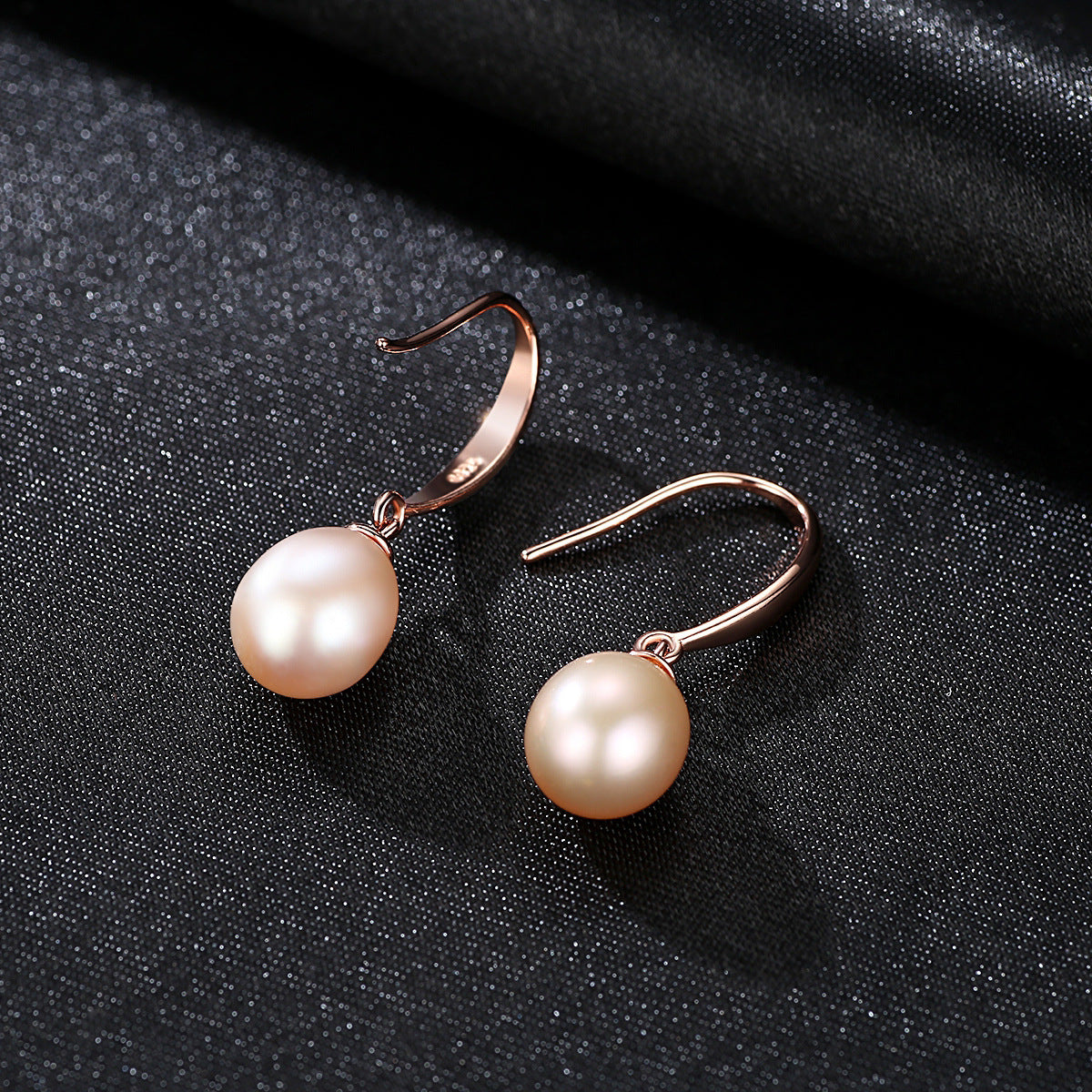 Elegante Ohrhaken mit Perlen