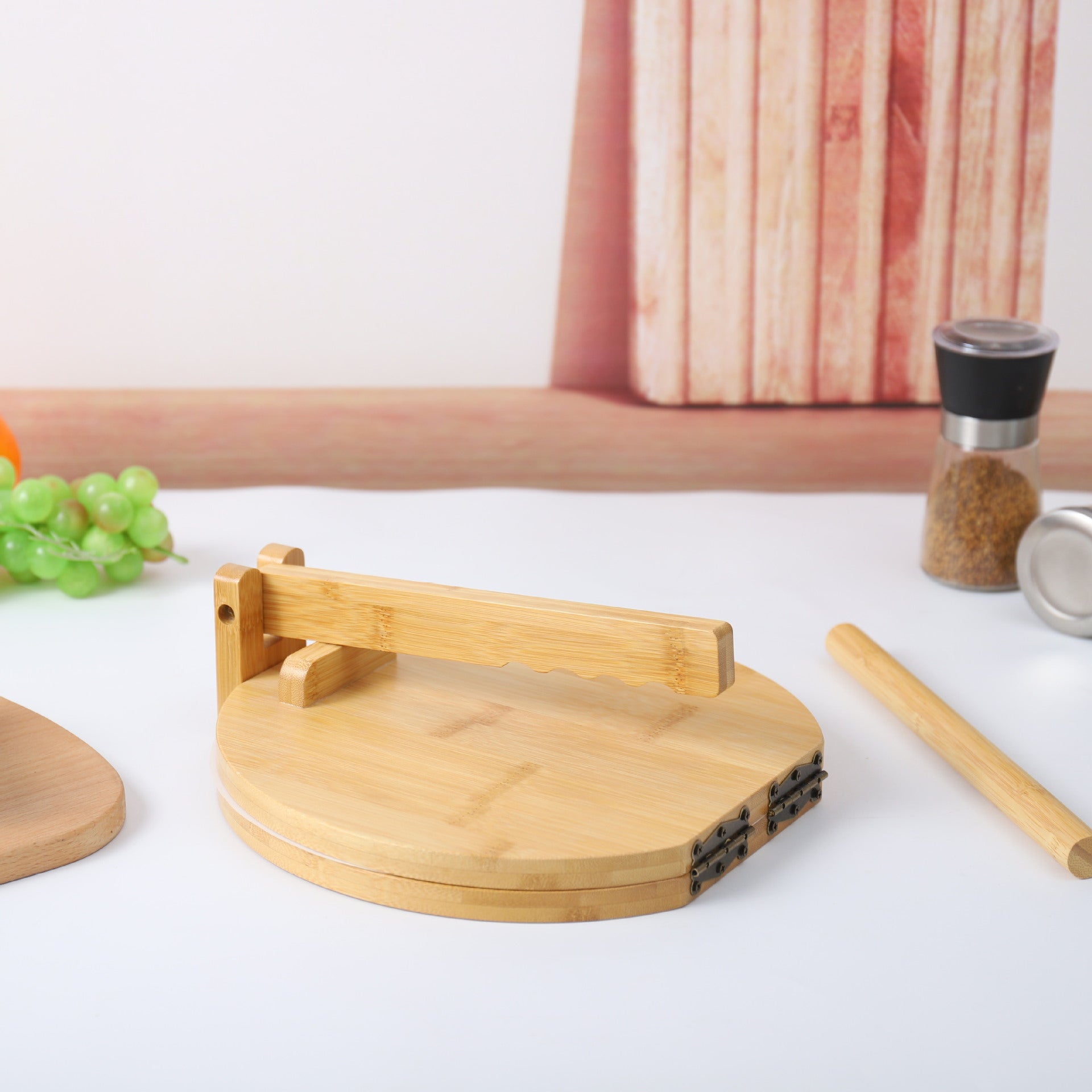 Kreative runde Kuchenpresse aus Holz