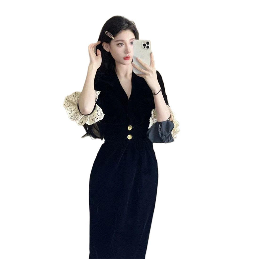Schwarzes Fliessstoffkleid mit Flügelärmeln – Bild 4 | LuxeStyle