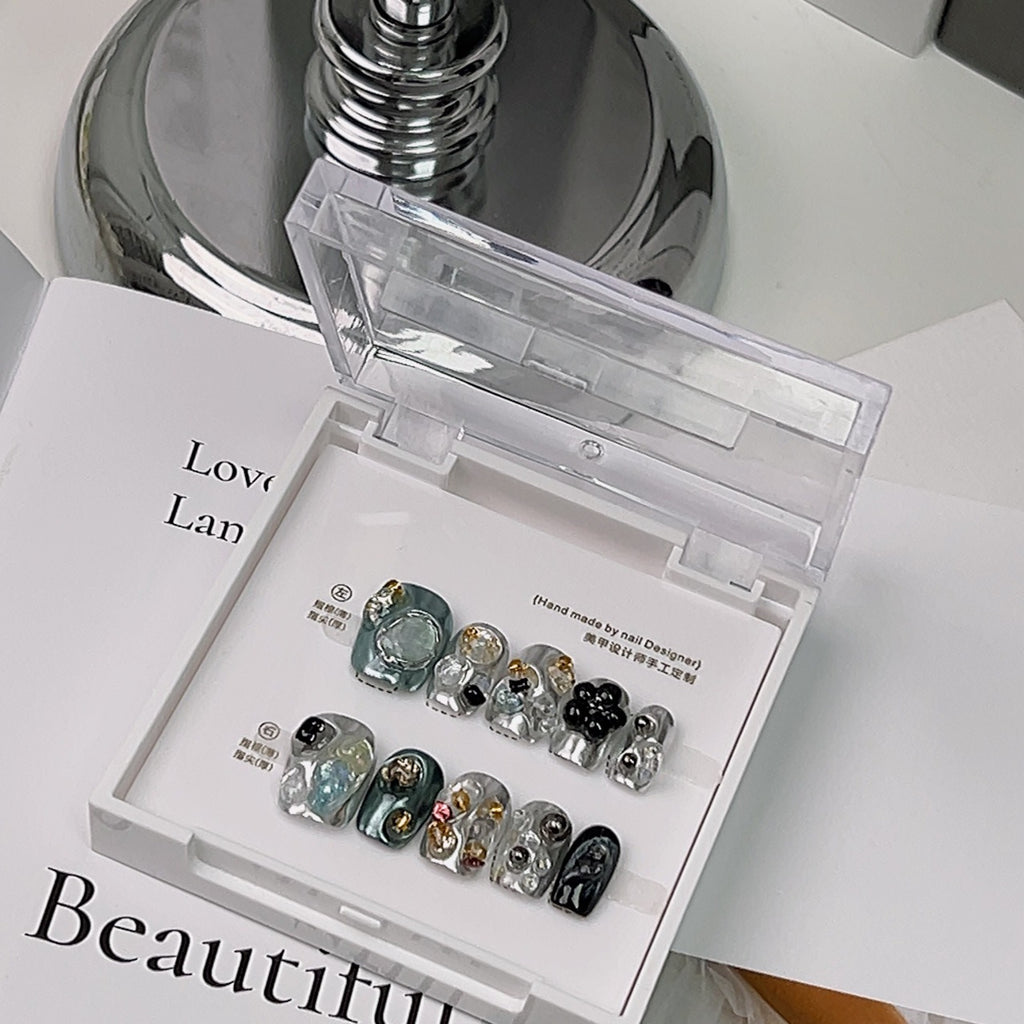 Geprägte Nagelsticker im Instagram-Stil