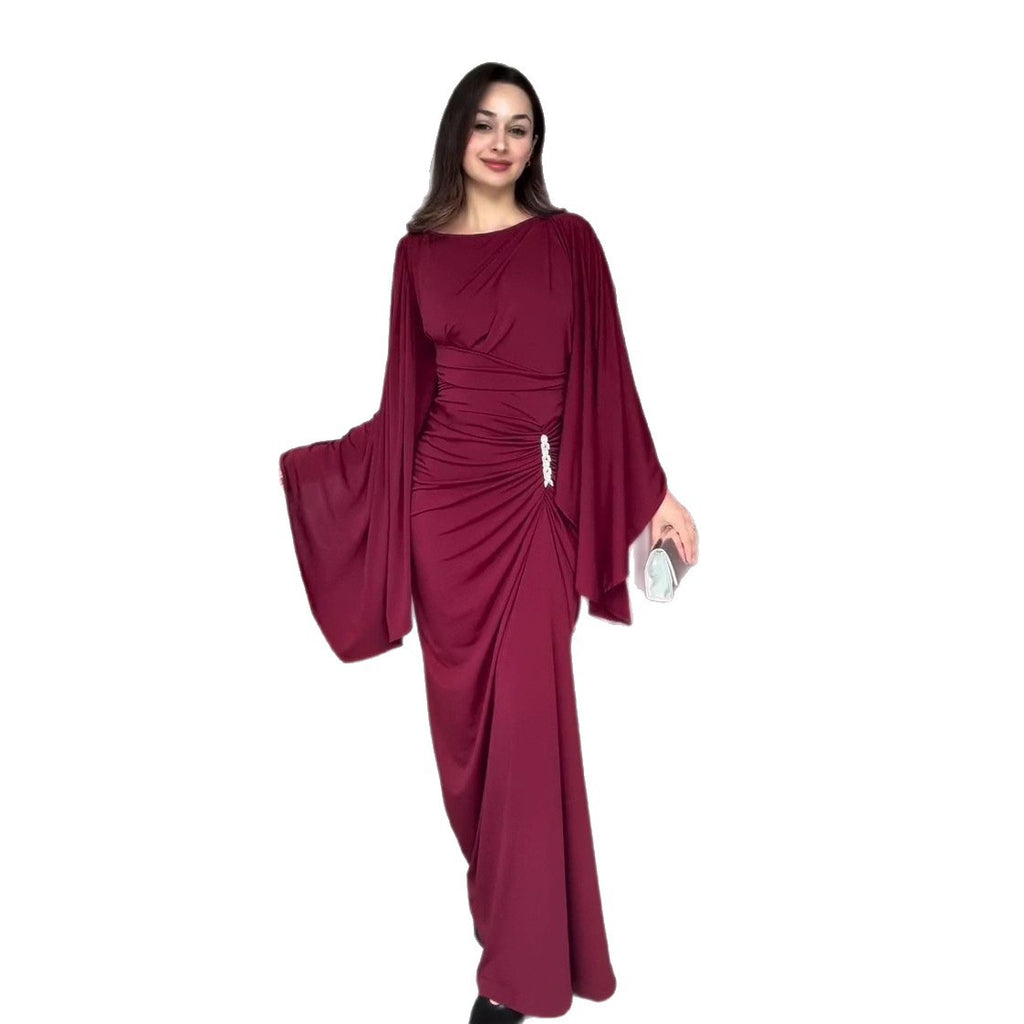 Elegantes Plissée-Kleid mit ausgestellten Ärmeln