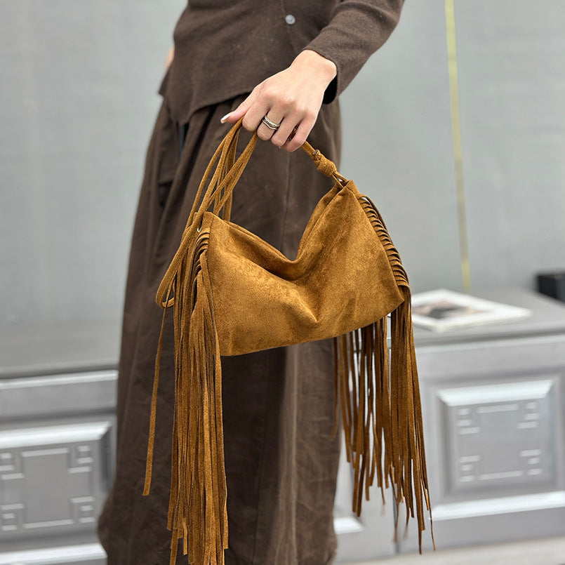 Umhängetasche aus Wildleder mit Quaste – Bild 4 | LuxeStyle
