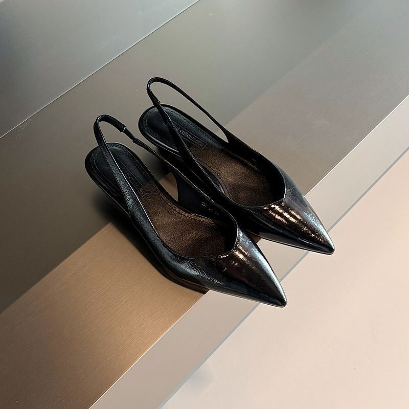 Minimalistische Keilabsatz-Sandalen