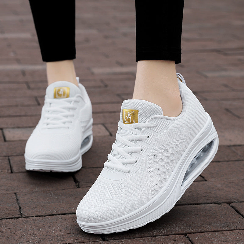 Sportliche Walking-Schuhe mit weicher Sohle