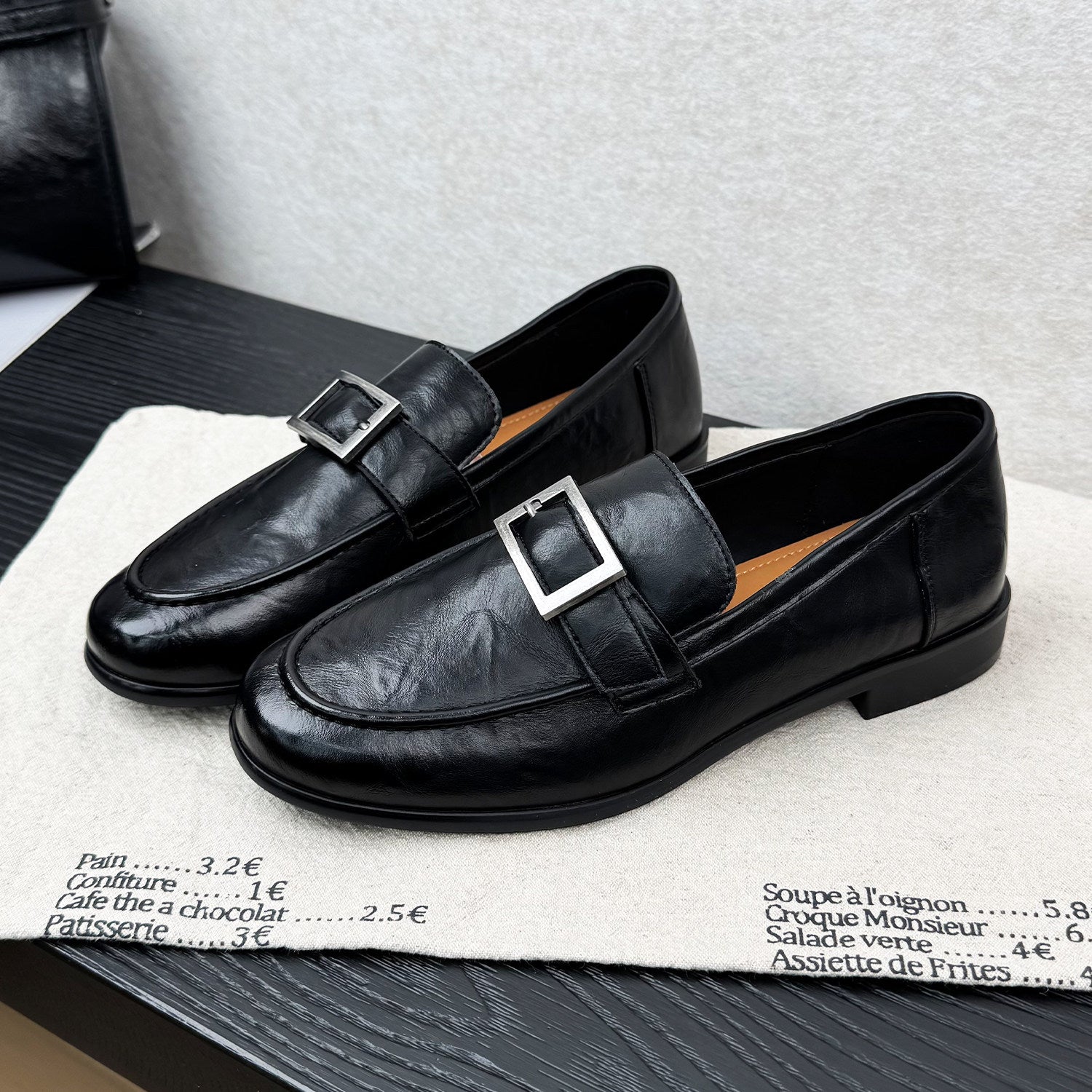 Leder-Slipper mit Metallschnalle