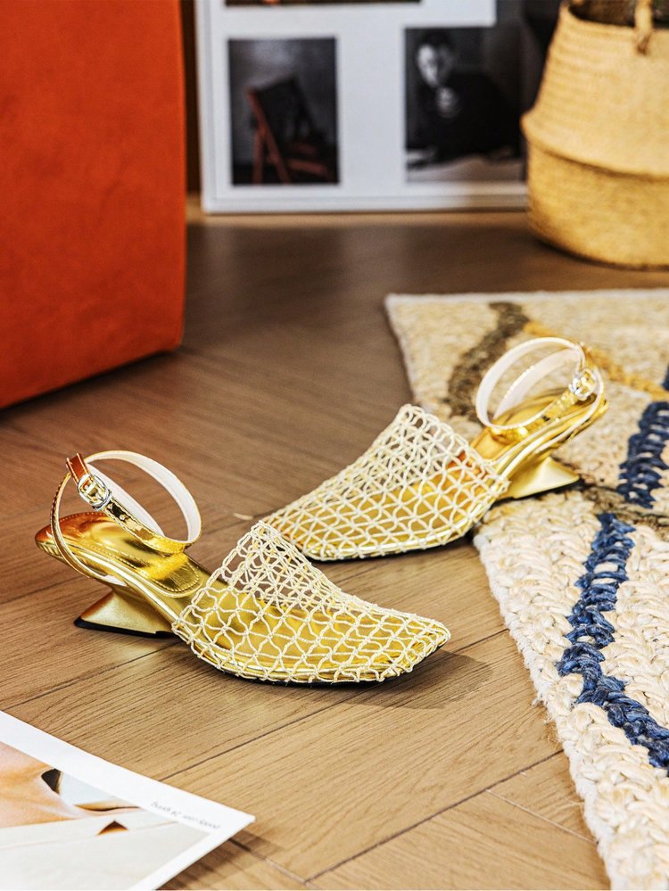 Atmungsaktive Sandalen mit geschlossener Zehenpartie