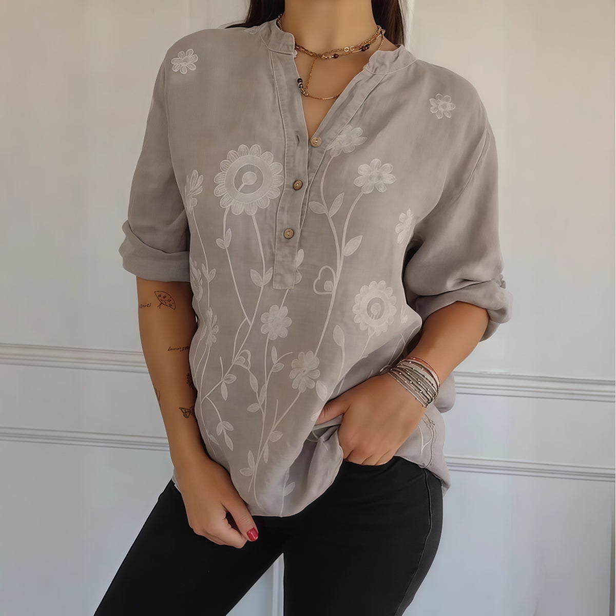Damen Langarmshirt mit V-Ausschnitt und Stickerei – Bild 5 | LuxeStyle