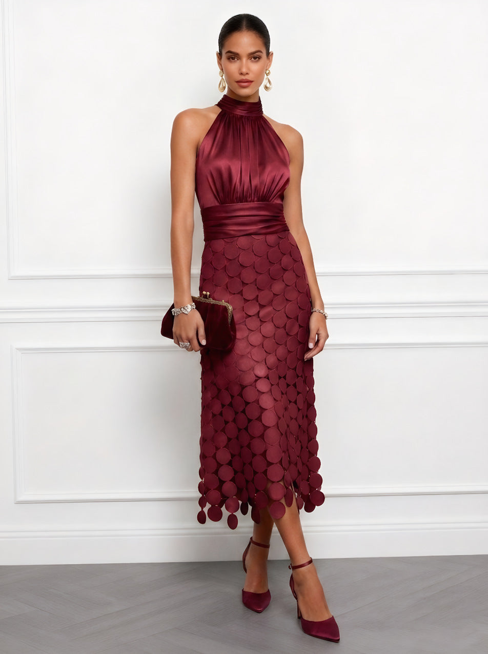 Sommerliches Neckholder-Kleid mit Rundrock