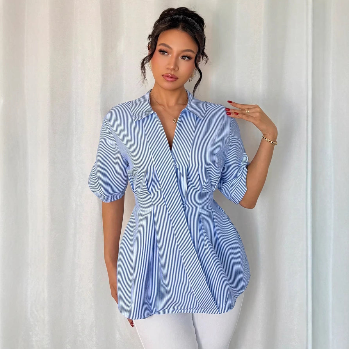 Gestreiftes V-Neck Shirt mit Taillierung | LuxeStyle
