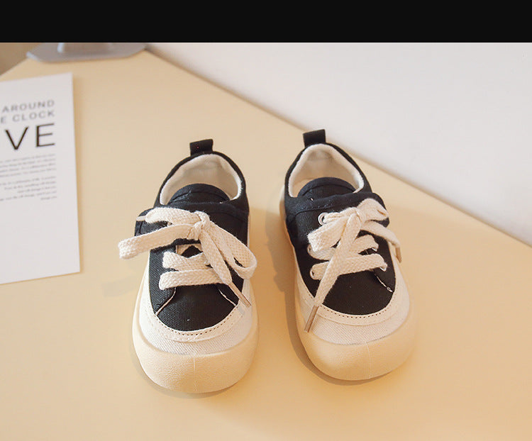 Weiche Kinderschuhe mit Klettverschluss