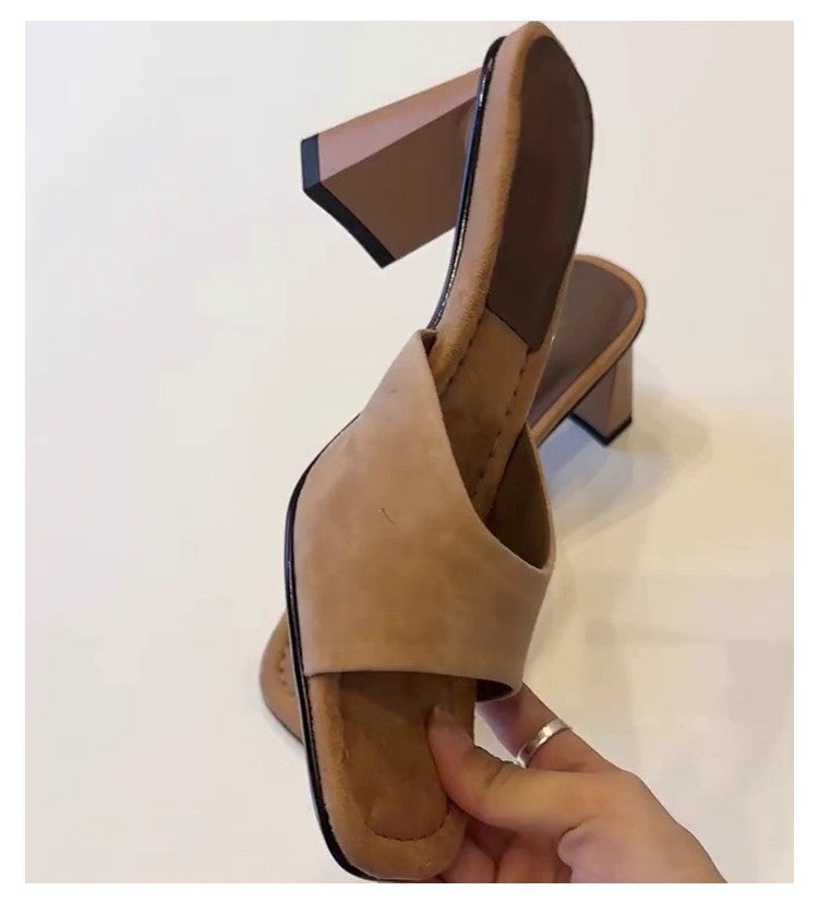 Elegante Nubuk-Sandalen mit Blockabsatz