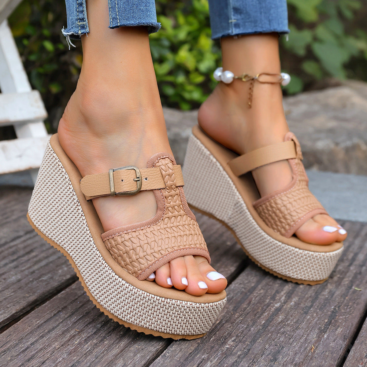 Keilabsatz-Sandalen mit dicker Sohle