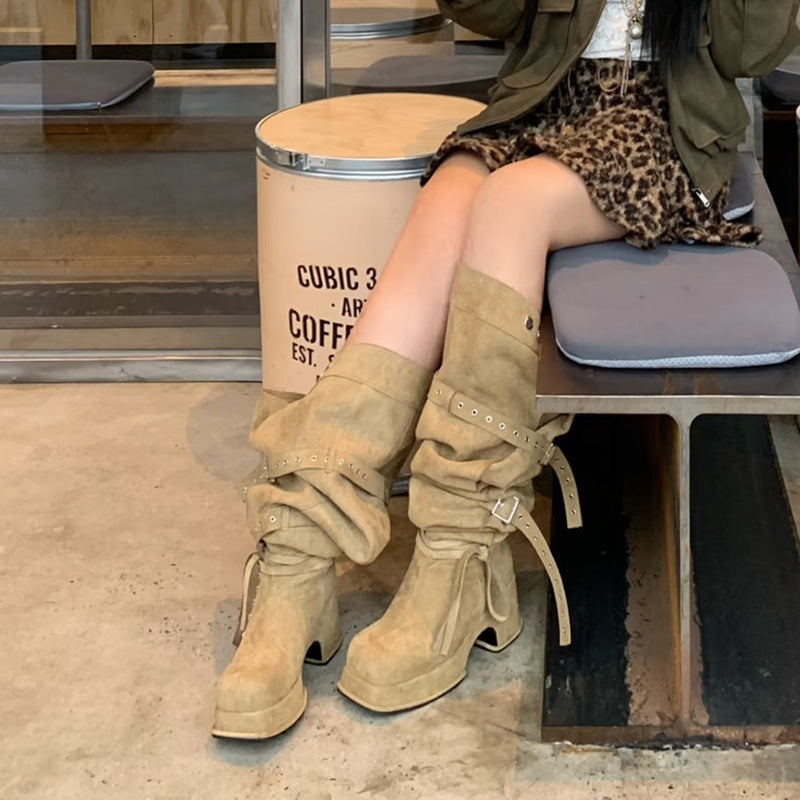 Overknee-Stiefel mit Schnallen und Blockabsatz