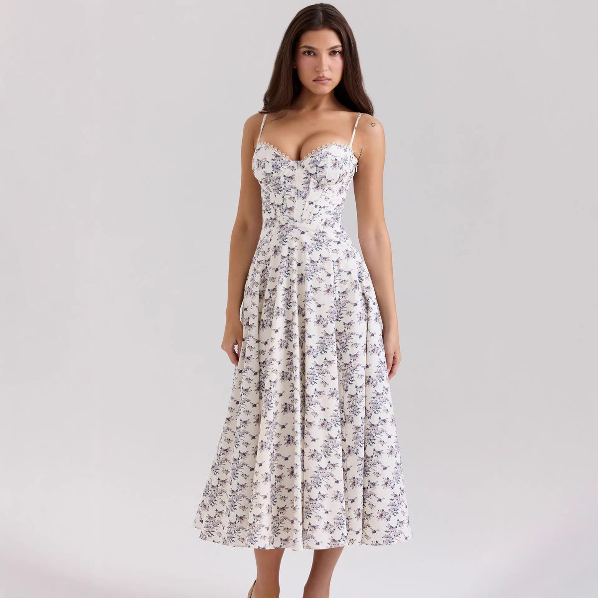 Ätherisches Blumenkleid für Damen – Bild 2 | LuxeStyle