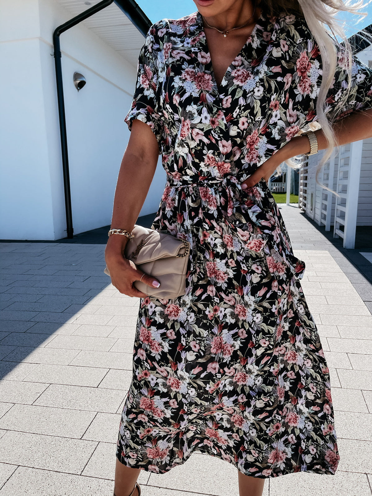 Geblümtes V-Ausschnitt Kleid mit definierter Taille – Bild 4 | LuxeStyle