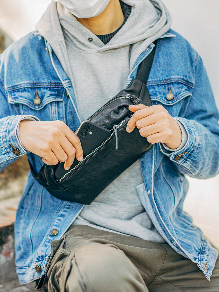 Schwarze Lederbrusttasche – Bild 2 | LuxeStyle