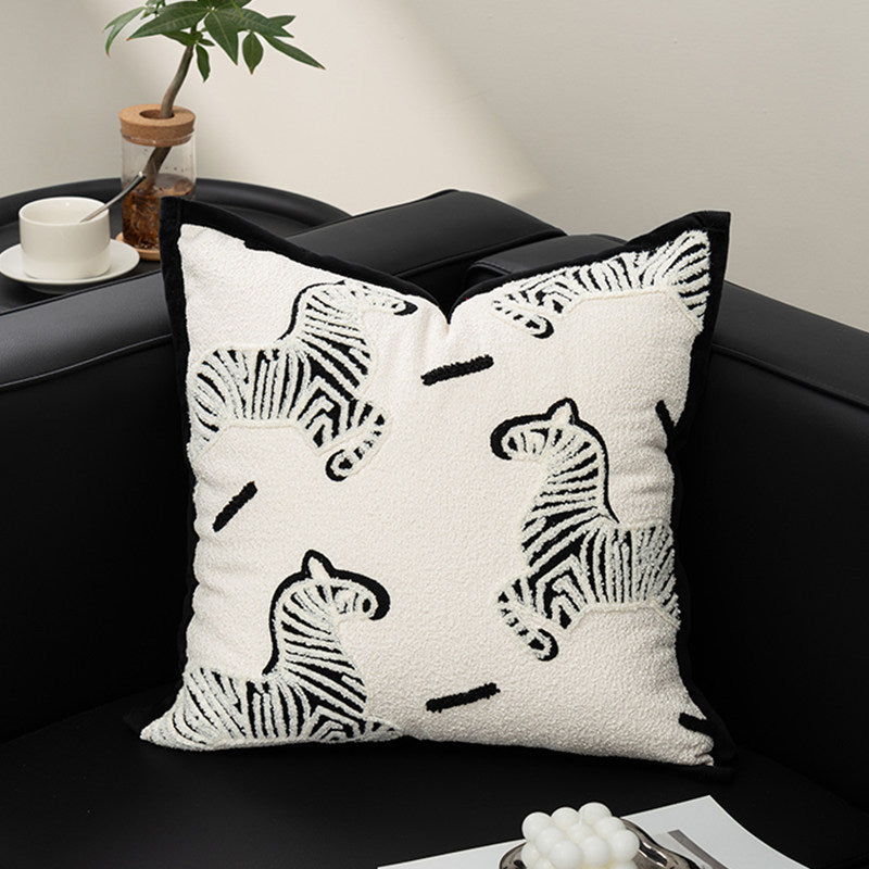 Dekokissen mit Tiermuster oder geometrischem Design
