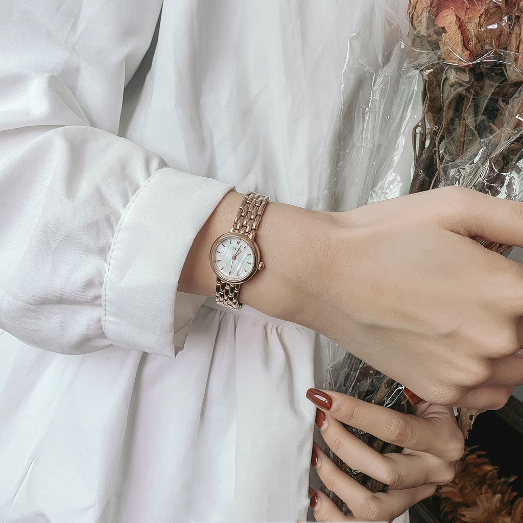 Quarzuhr mit dünnem Milanaise-Armband
