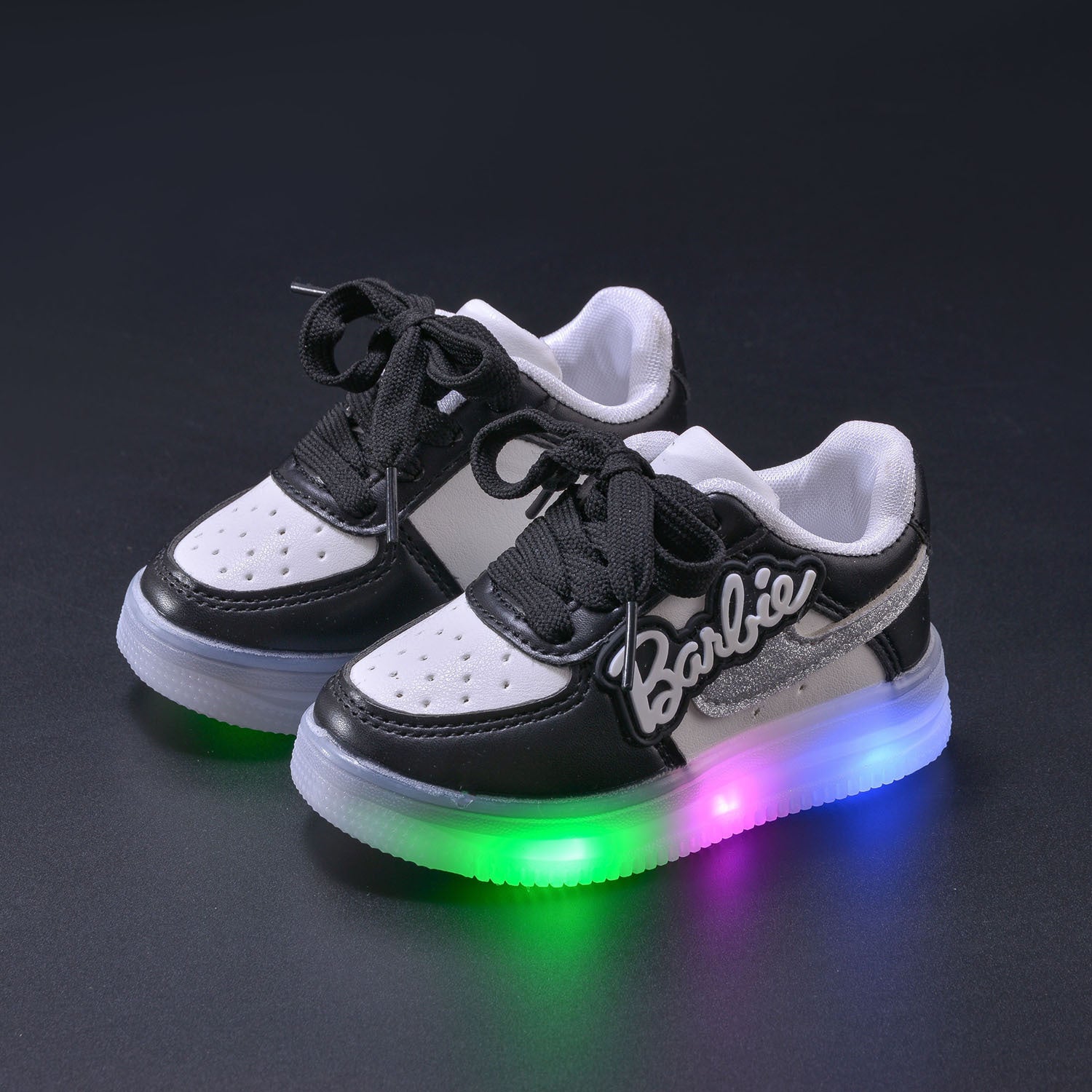 Leuchtende Buchstaben-Schuhe