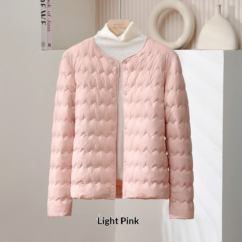 Kurze Steppjacke mit gerafftem Rundhals – Bild 2 | LuxeStyle