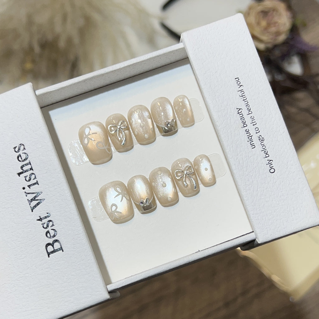 Katzenauge-Nagel – Bild 1 | LuxeStyle