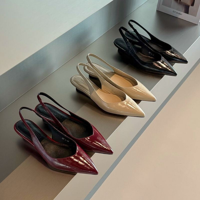 Minimalistische Keilabsatz-Sandalen