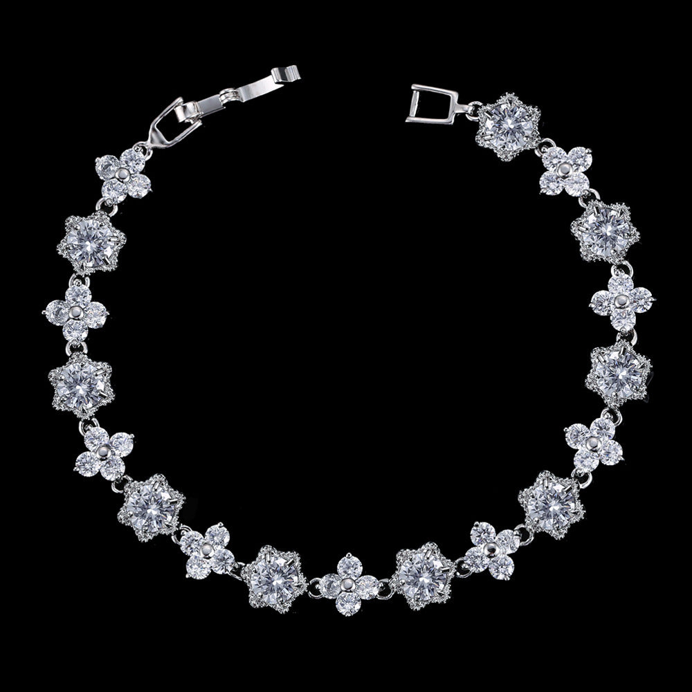 Elegantes Zirkon Armband mit Krone – Bild 2 | LuxeStyle