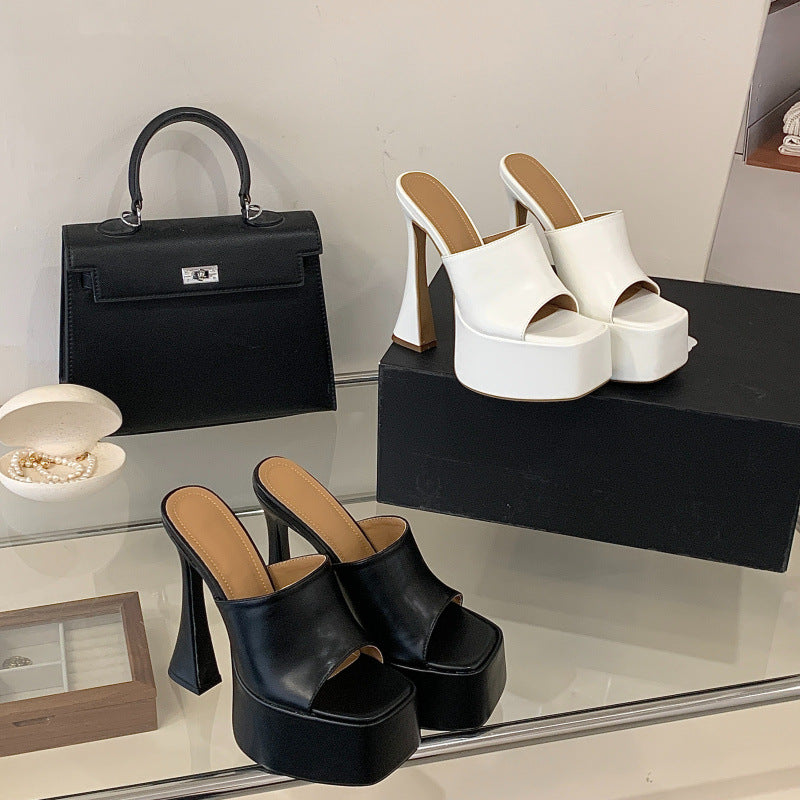 Keilabsatz-Sandalen mit offener Spitze