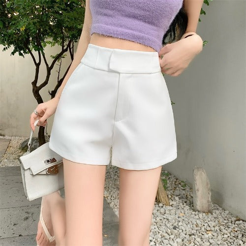 Weite High-Waist Shorts für zierliche Figuren