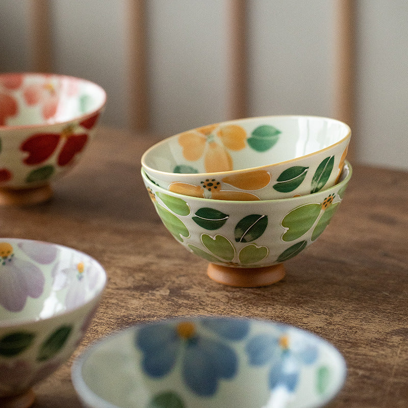Japanische Keramik-Teeschale mit Blumenmuster
