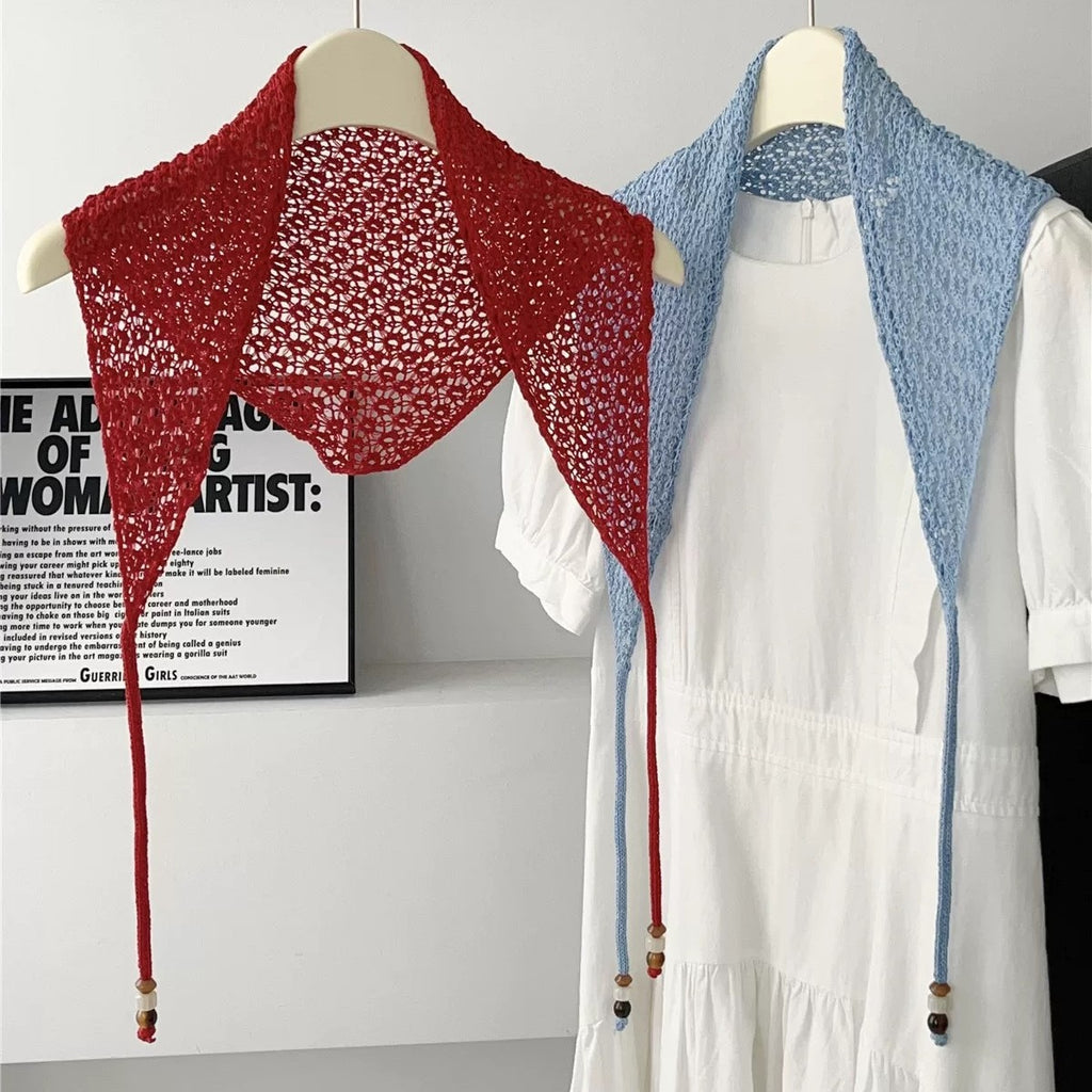 Dreieckiger Strickschal mit Lochmuster