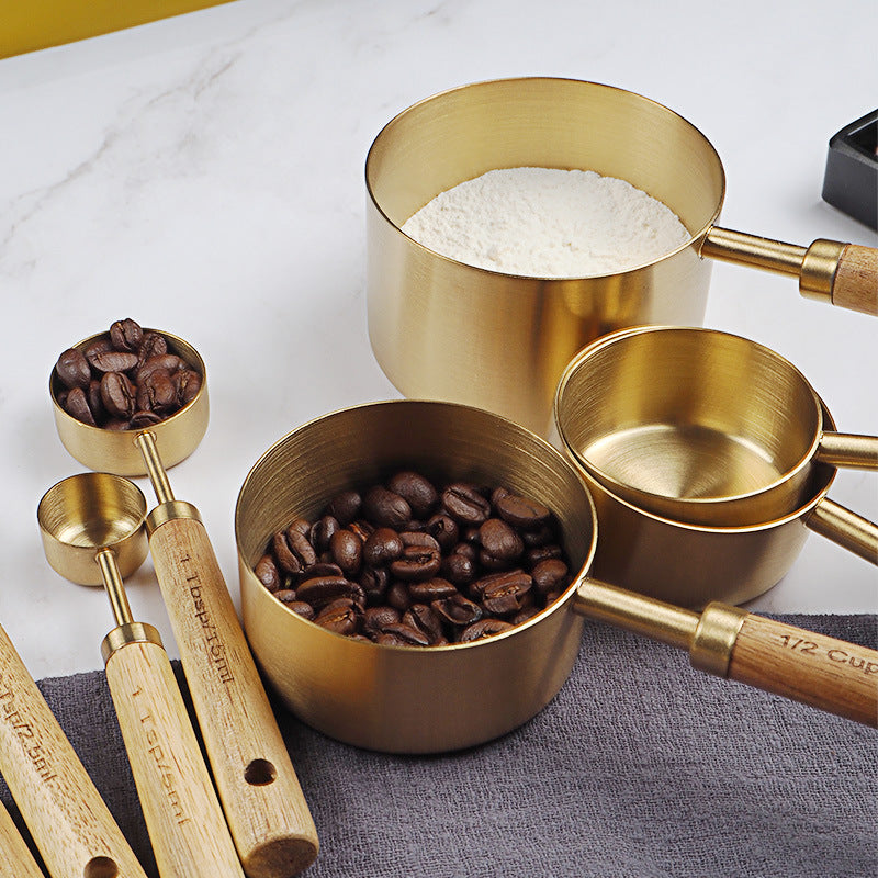 Messbecher- und Löffel-Set mit Akazienholzgriff – Bild 4 | LuxeStyle