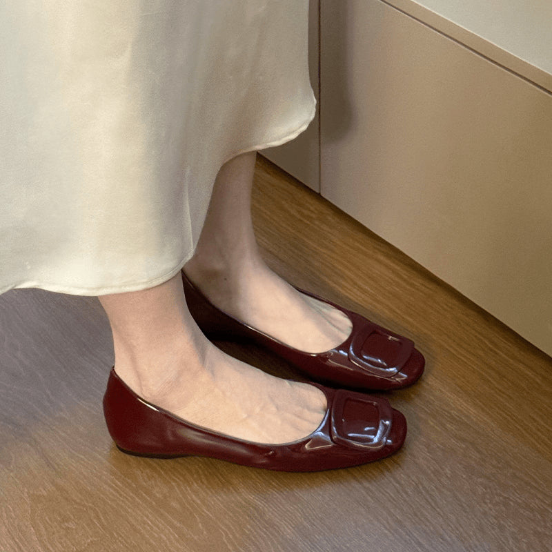 Lackleder Flats mit eckiger Zehenpartie